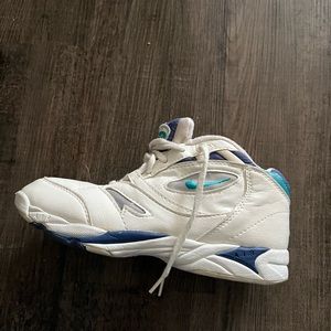 Nike aerobics size 6